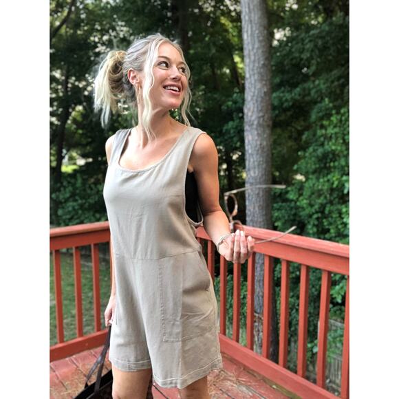 Comfy Vibes Romper - Picture 3 of 7